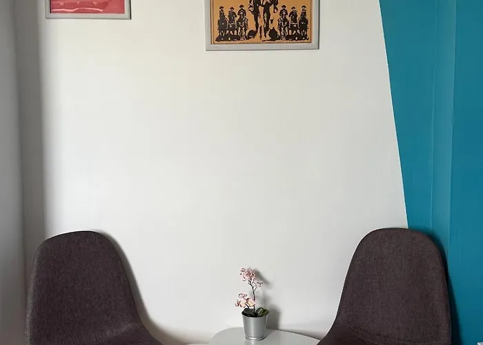 아파트 Small Flat Next To The *